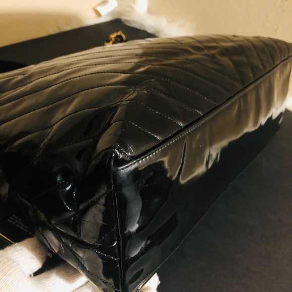 🔥CHANEL CHEVRON PURSE W/GOLD HARDWARES🔥 - Picture 7 of 14